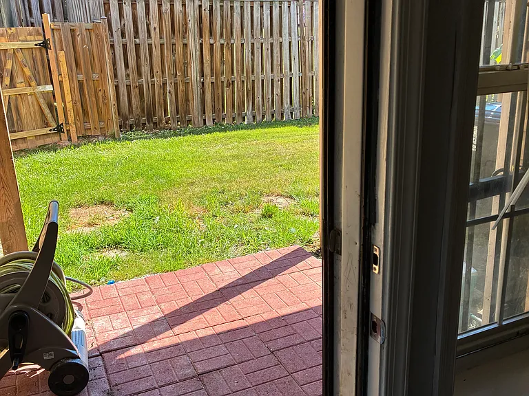 2521 Markham Ln — Photo 6
