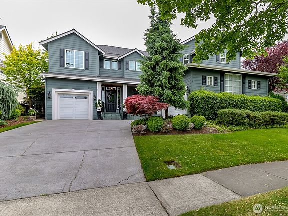 2nd image of 1847 Pointe Woodworth Drive NE