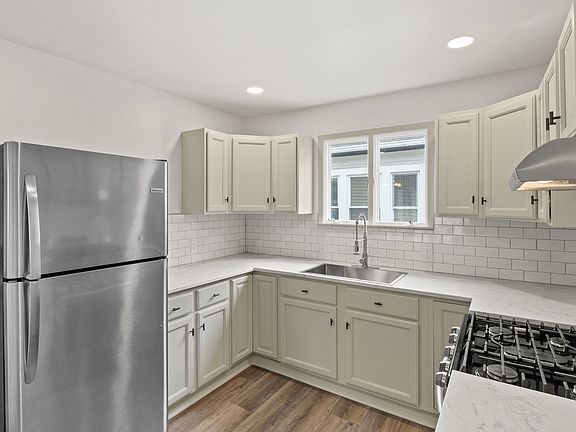 5th image of 211 Tacoma Ave #2