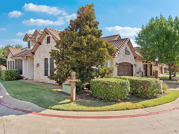 3rd image of 306 Enclave Circle