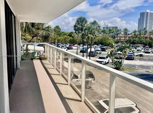 3731 N Country Club Dr APT 229, Aventura, FL 33180