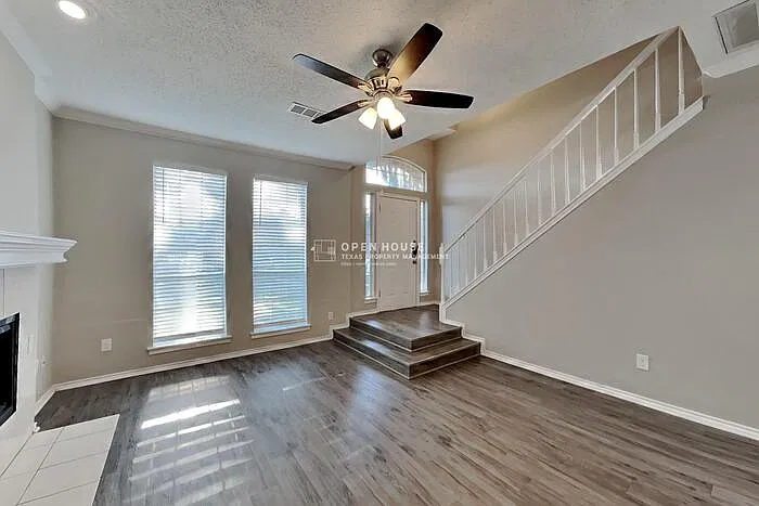 3 bed, 2.5 bath, 1755 sqft, $2,575 — Photo 4