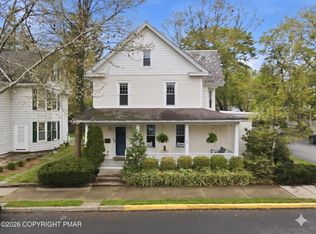211 N 6th St, Stroudsburg, PA 18360