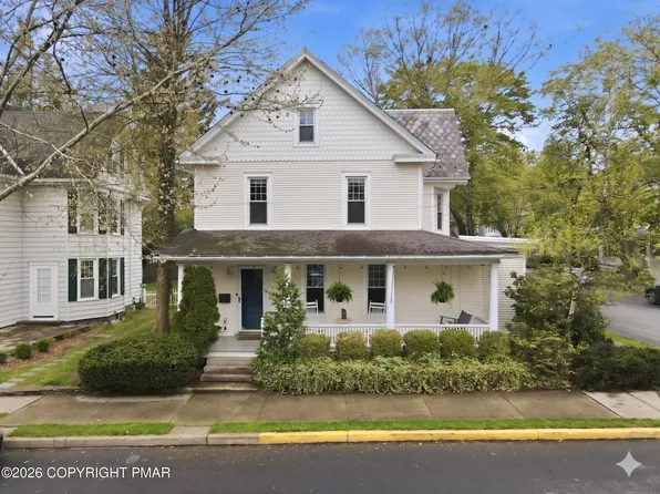 211 N 6th St, Stroudsburg, PA 18360