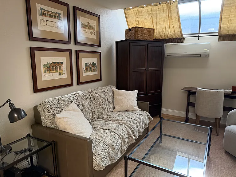 1074 Laurel St #1074 — Photo 4