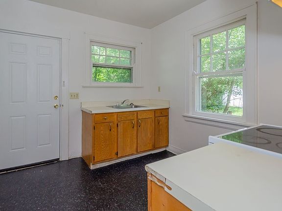 5th image of 1954 Avonlea Ave