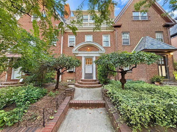 3441 74th St, Flushing, NY 11372