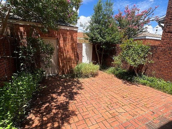 2nd image of 2921 Canterbury Ct