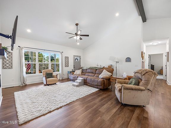 4th image of 101 Seminole Court
