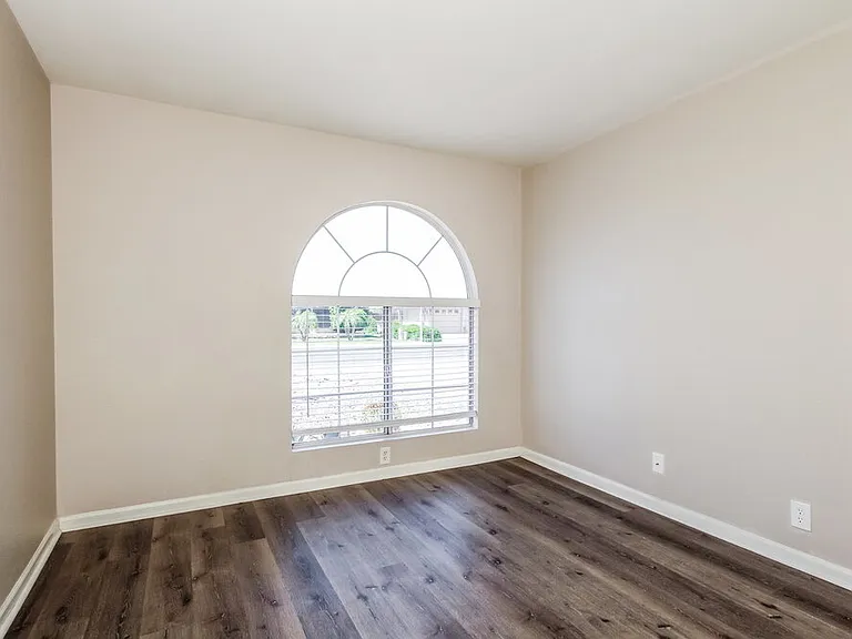 6157 N 87th Ln — Photo 13