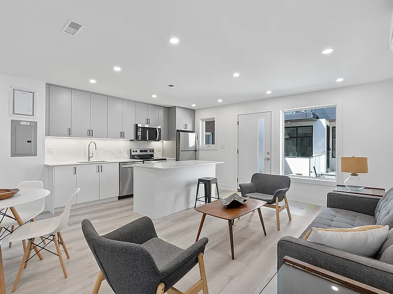 587 Oakwood Ave — Photo 113