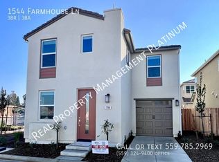 1544 Farmhouse Ln, Clovis, CA 93619