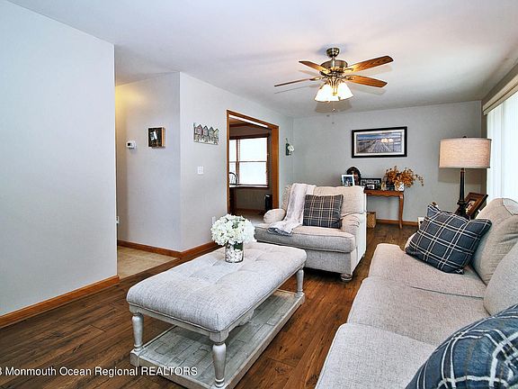 5th image of 1524 Dee Rd