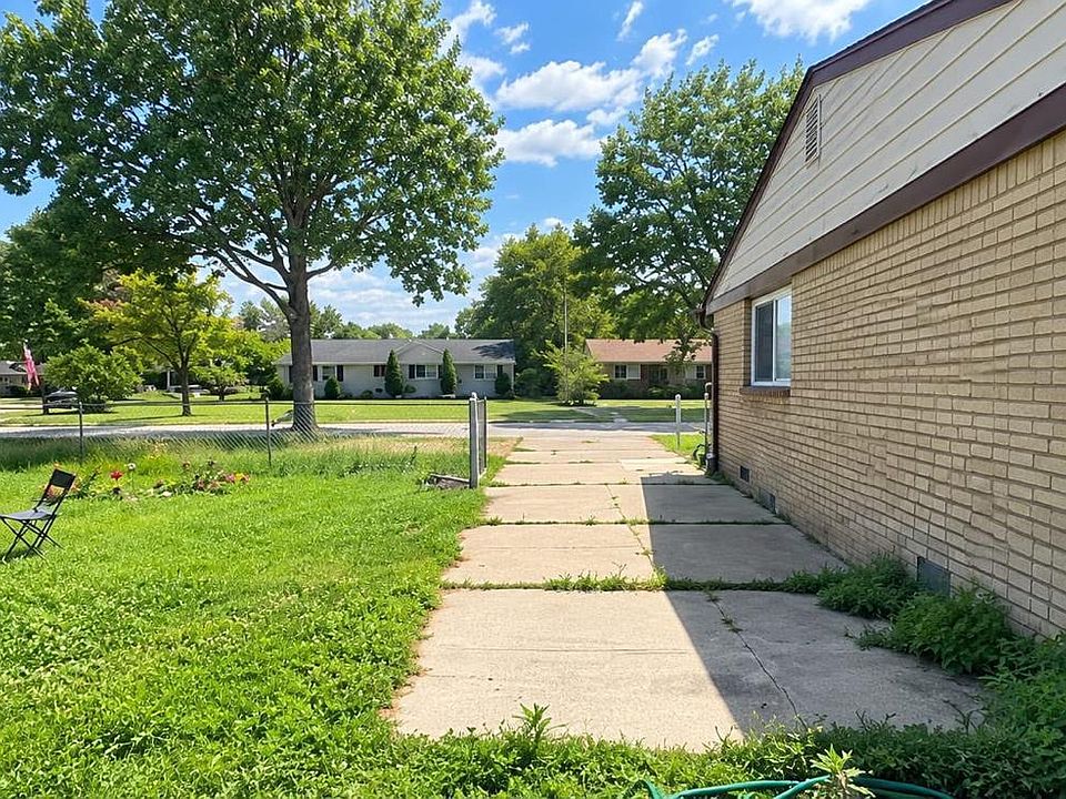 27002 Stacy St, photo 6