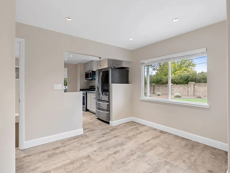 1543 Estee Ave — Photo 8