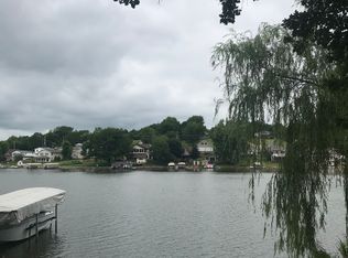 1037 Lakeshore Dr, Brooklyn, IA 52211