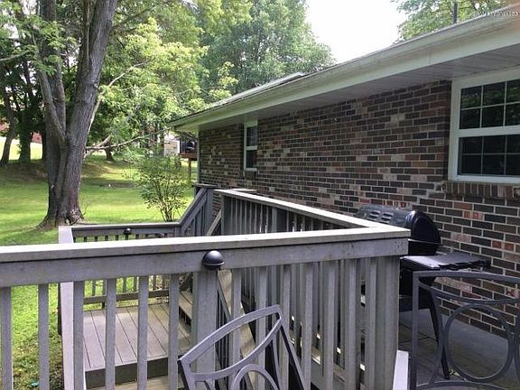 3rd image of 824 Dean Dr
