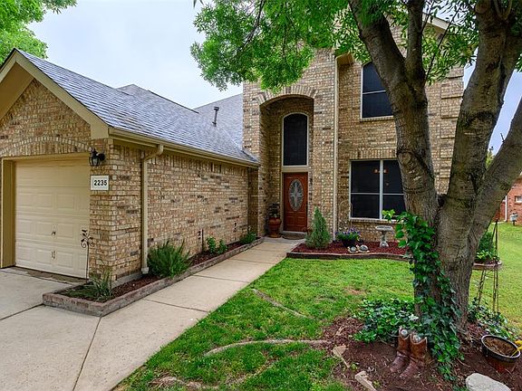 4th image of 2235 Knob Hill Dr