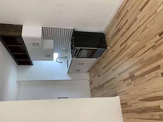 Rented by Flatiron Real Estate Advisors LLC | media 24