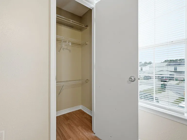 1807 Whispering Oaks Ln — Photo 29