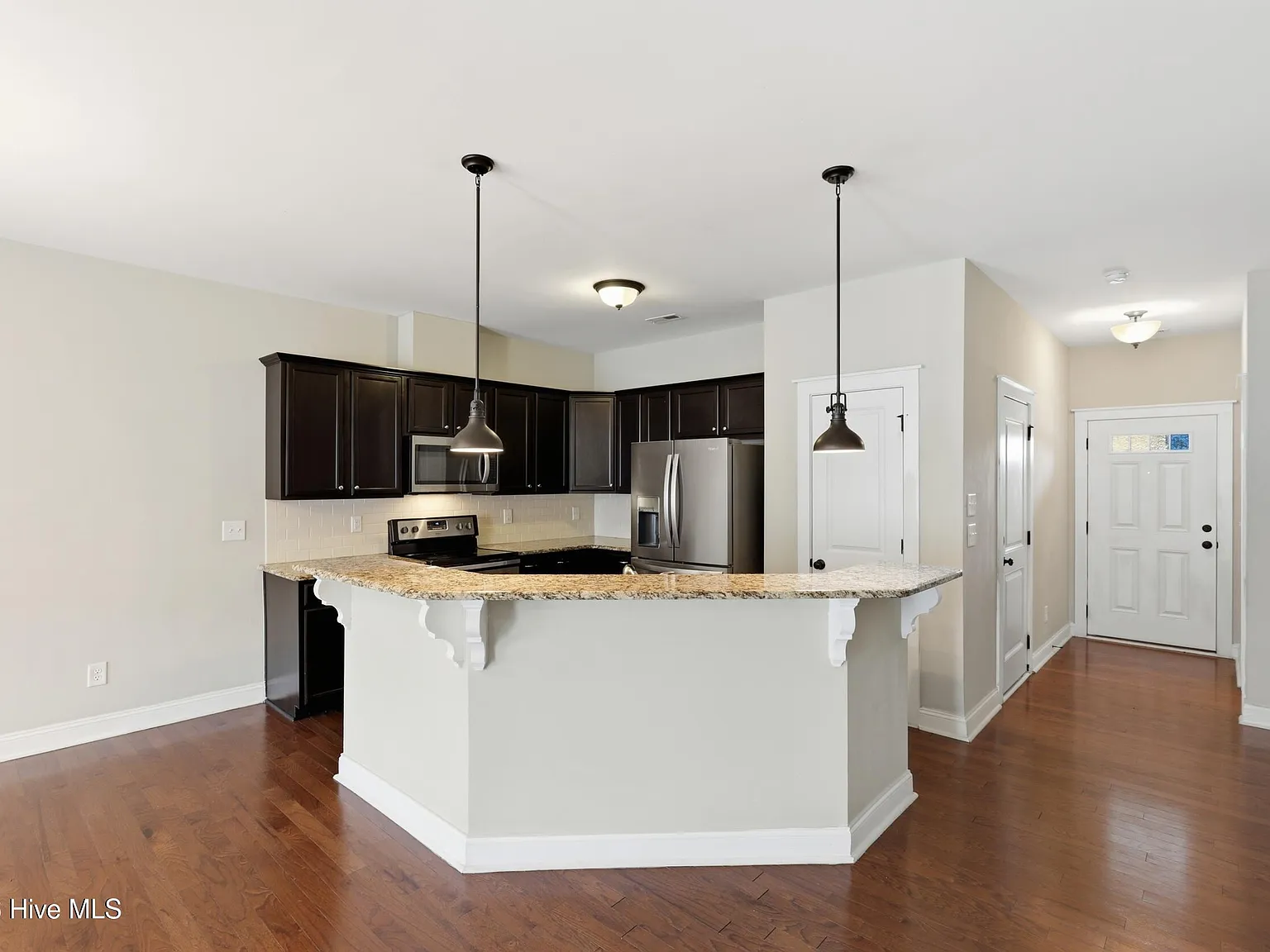 1808 Fox Den Way — Photo 4