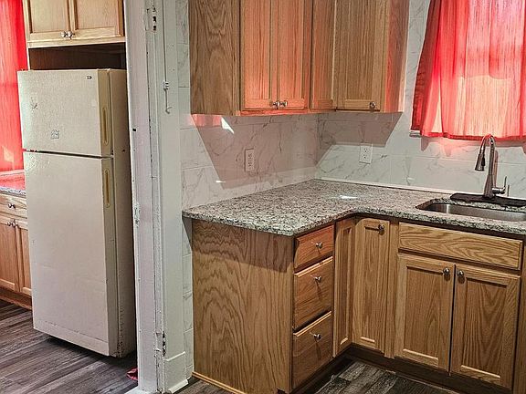 4th image of 2912 Hillcrest Ave