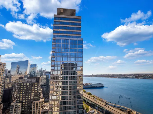 100 Riverside Boulevard image 1 of 5