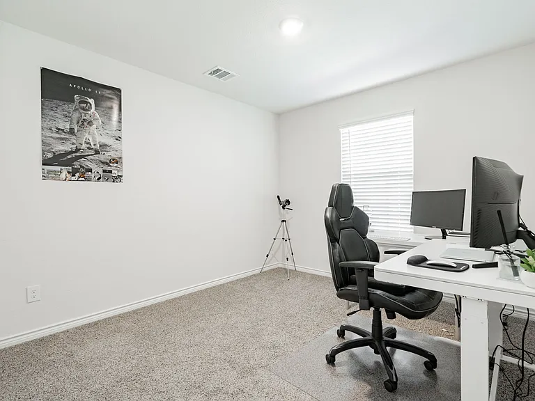 555 Delaware Rd — Photo 14