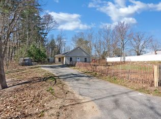 9 Ellis St, Springvale, ME 04083