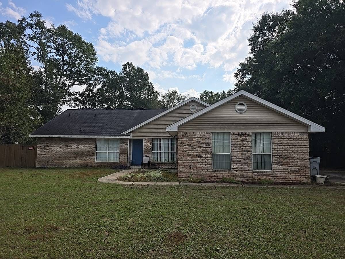 5965 Rolling Green Dr