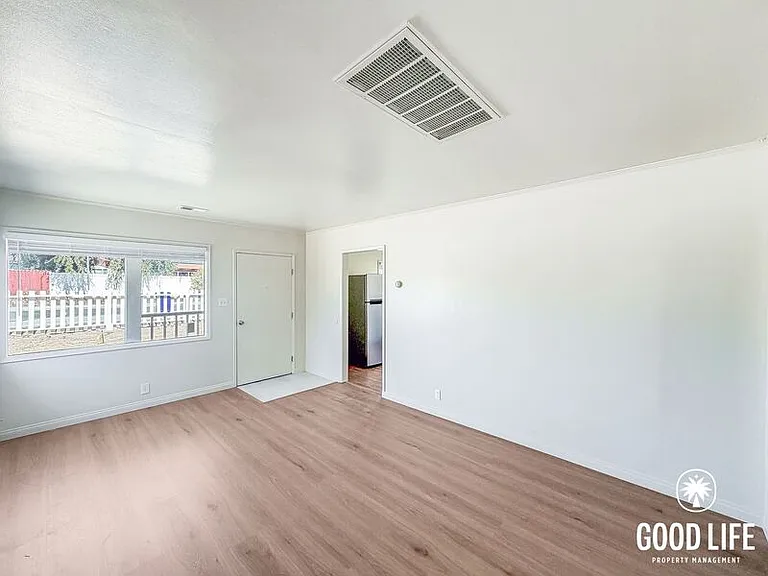 3895 King St — Photo 3