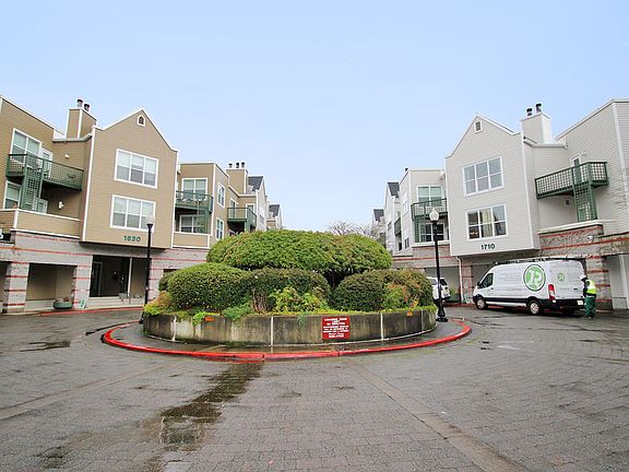3rd image of 1710 S Harbor Way Unit 205
