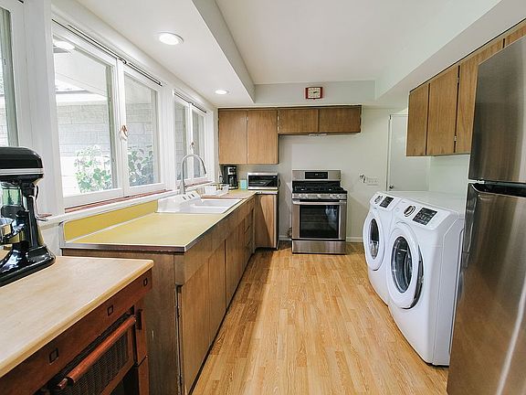 4th image of 916 Campbell Ave
