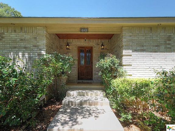 4th image of 104 W Laurel Ln
