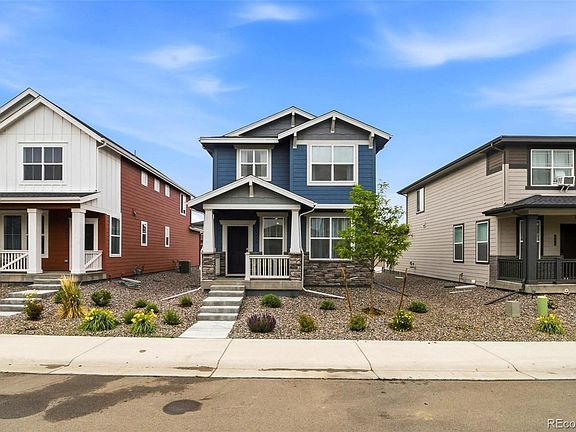 2nd image of 555 Aspen Avenue