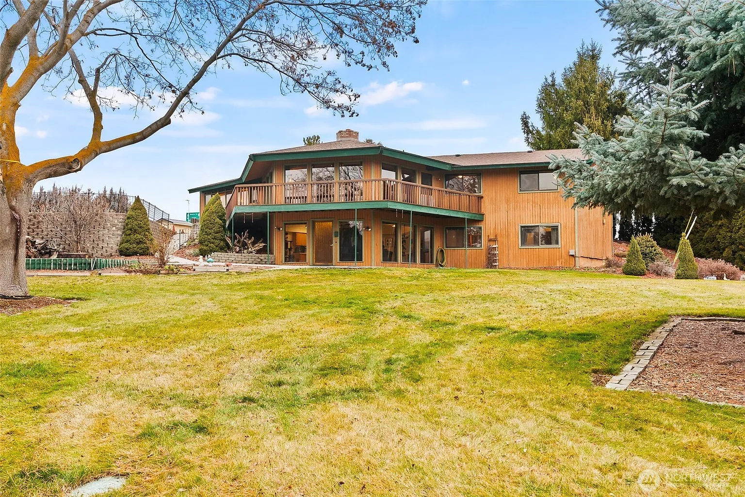 2550 E Selah Road photo 1