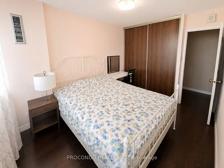 45 Silver Springs Blvd — Photo 3