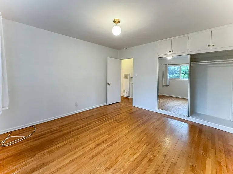 2033 Euclid St #6 — Photo 12