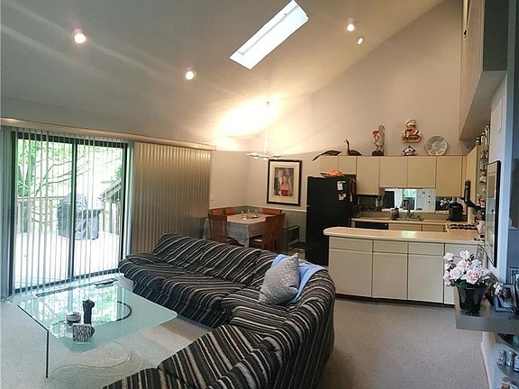 5th image of 13 Water Lilly Ln