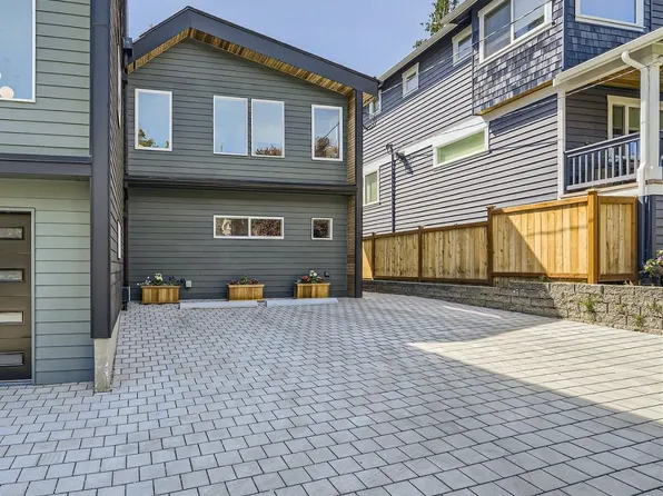 7029 25th Avenue NW #B, Seattle, WA 98117
