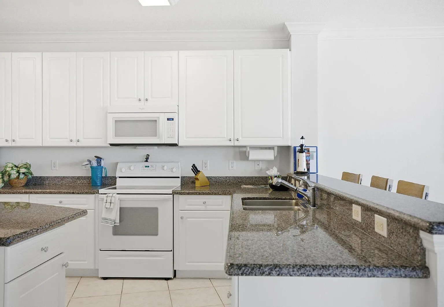 2 bed, 2.0 bath, 1633 sqft, $3,250 — Photo 4