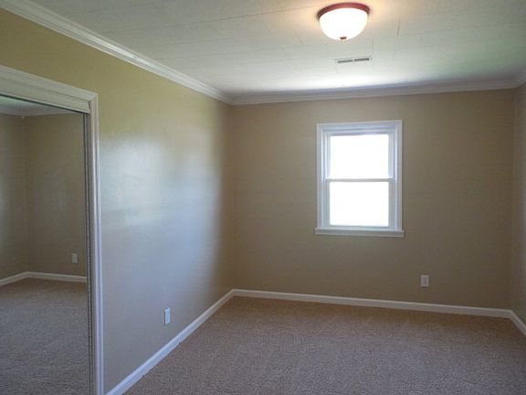 5th image of 2120 Meadowlark Ln