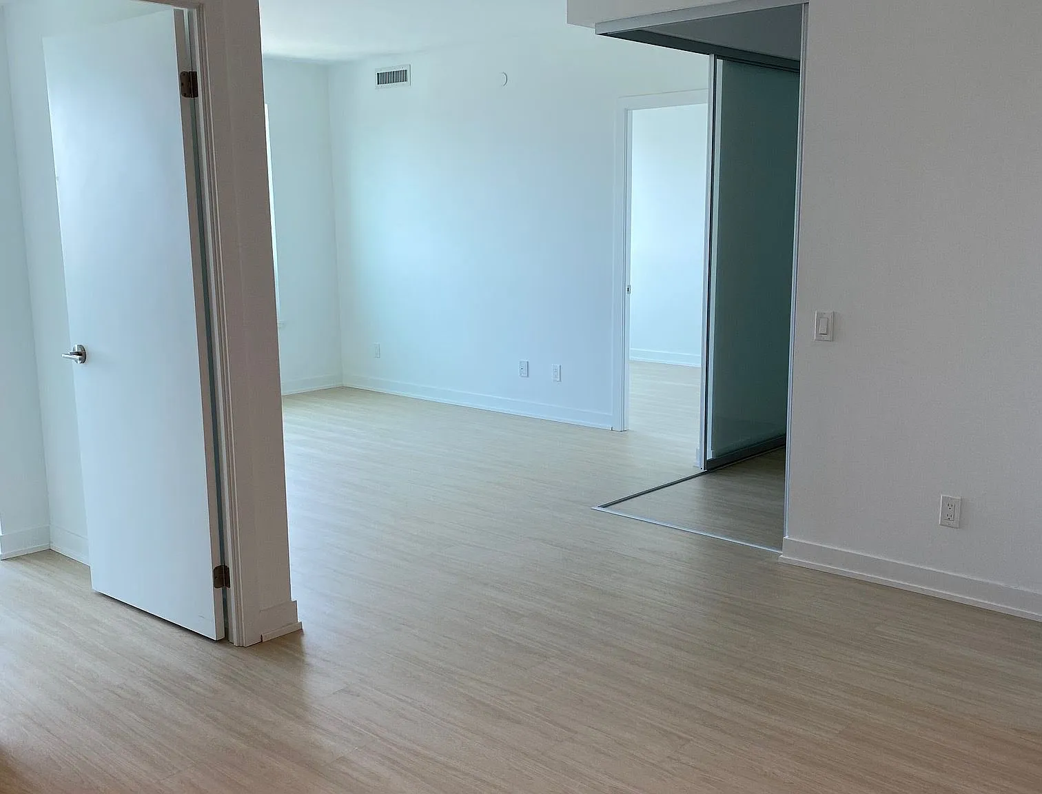 4 bed, $4,200 — Photo 3