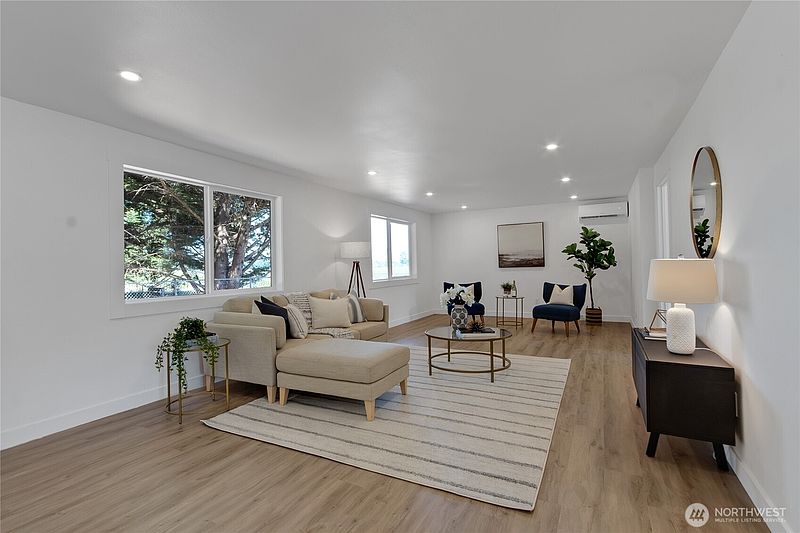 3rd image of 16221 75th Street E