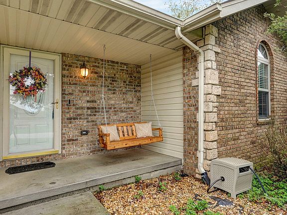 4th image of 218 Bradley Court
