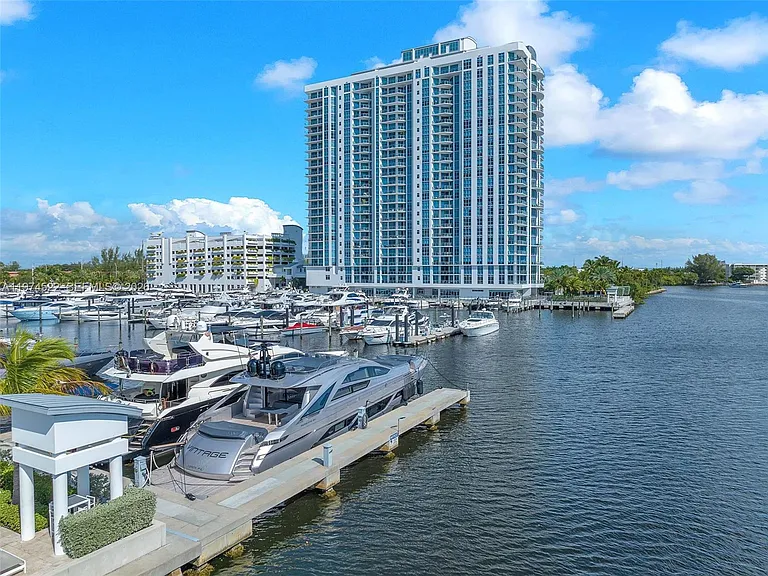 17111 Biscayne Blvd #411 — Photo 42