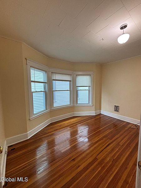 4th image of 278 Manning Boulevard