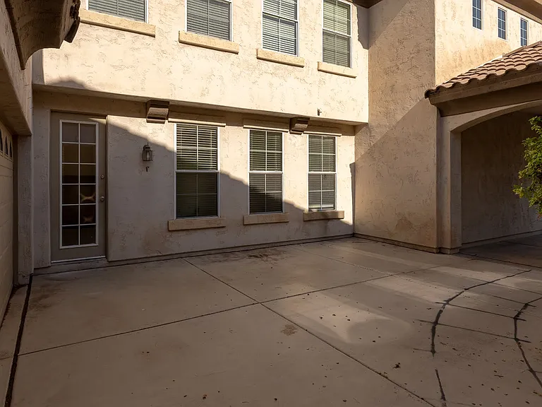 2051 E Carla Vista Dr — Photo 17