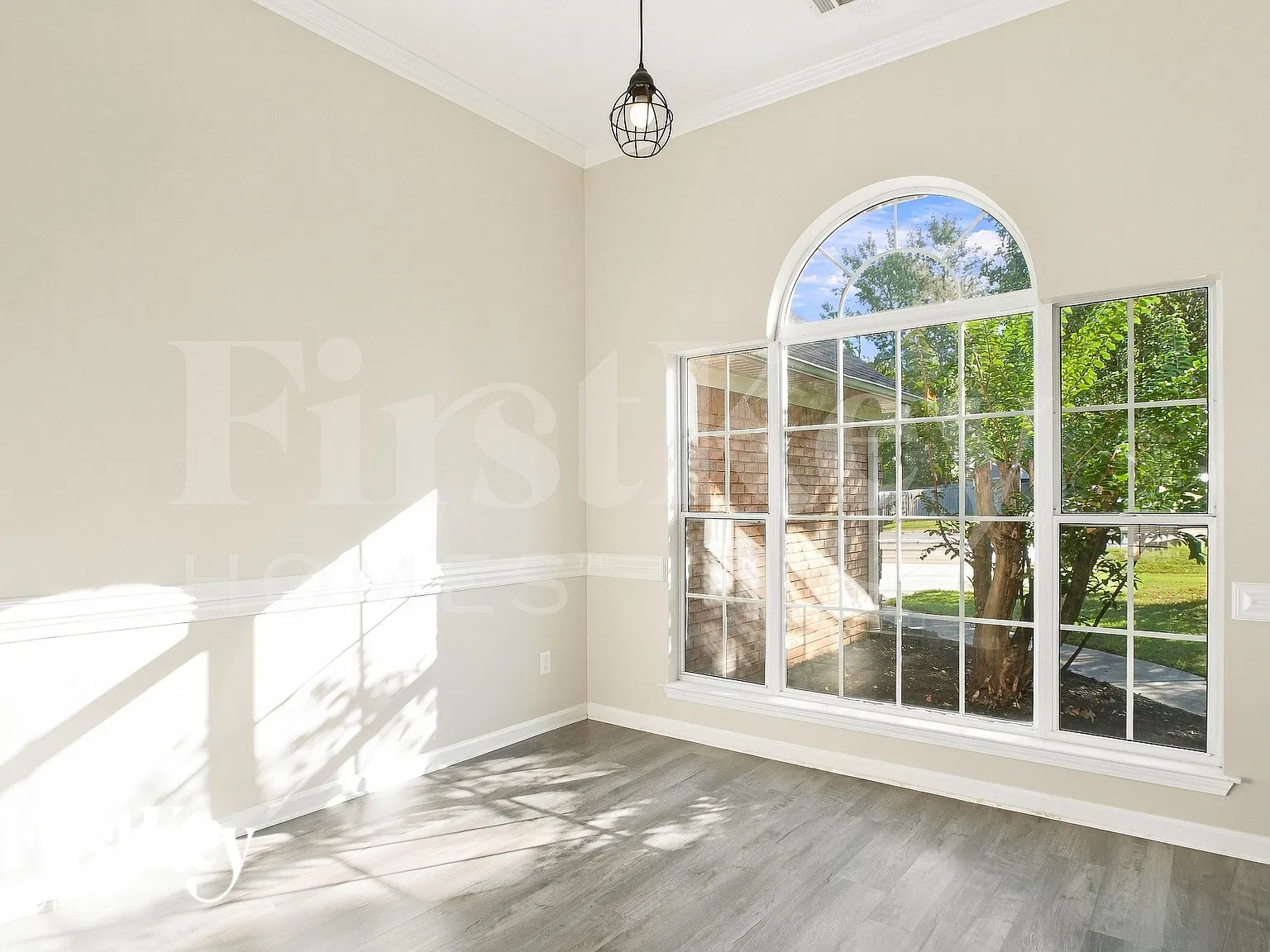 4 bed, 2.0 bath, 2212 sqft, $2,375 — Photo 3
