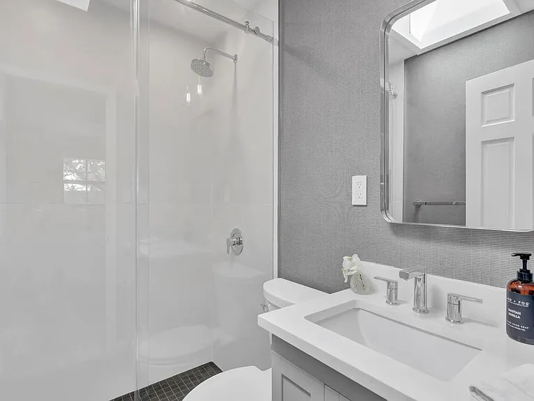 611 Gardenia Ln — Photo 24